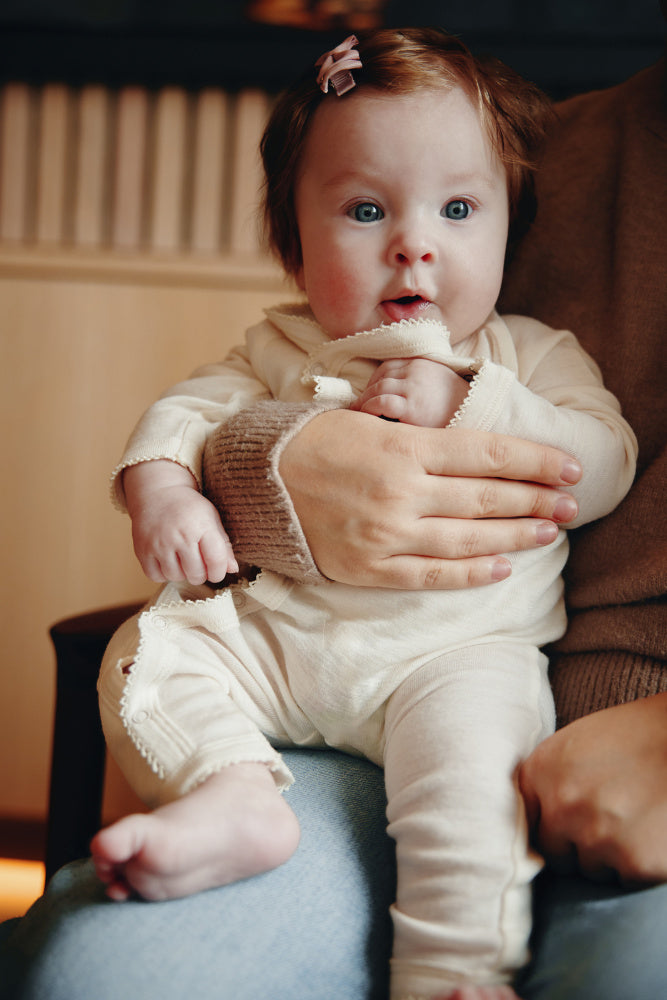Vakke Ull Babydress, Varm Hvit - Gullkorn Design